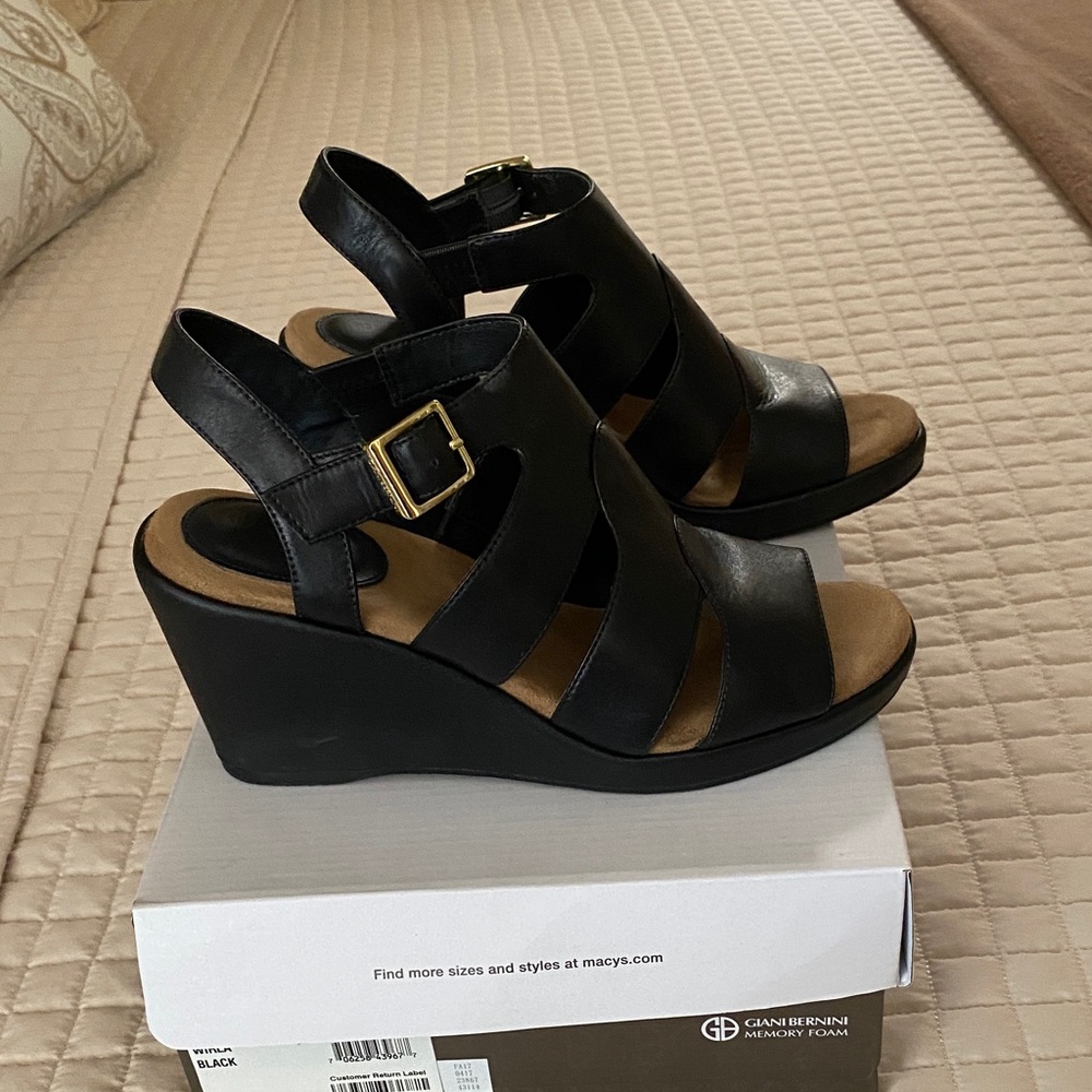 Giani Bernini Black Leather Wedge Sandals